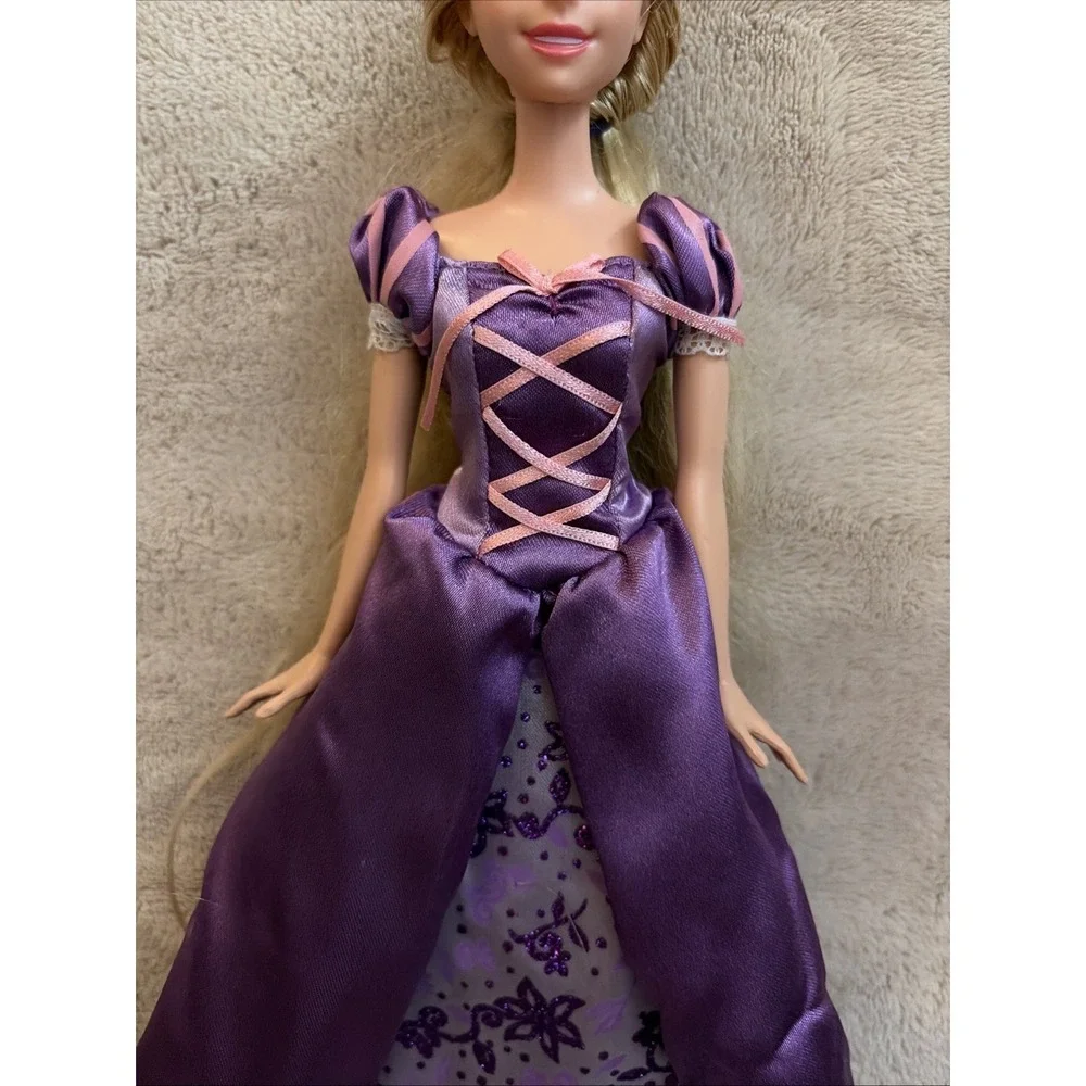 Disney Tangled Featuring Rapunzel Fashion Doll‎